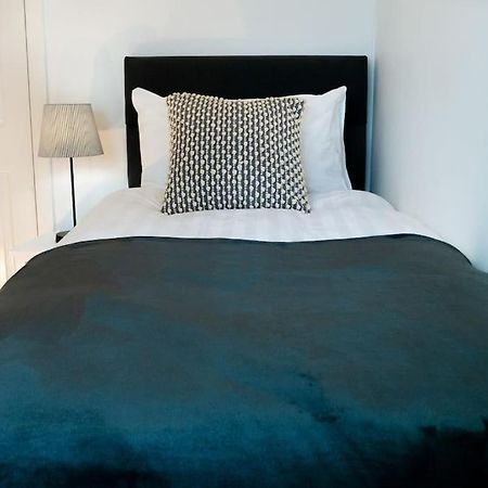 Central 2 Bedroom Luxury Home Close To River Ness อินเวอร์เนส ภายนอก รูปภาพ