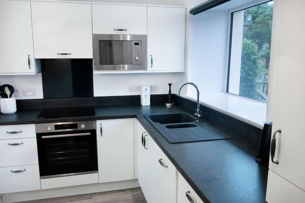 Central 2 Bedroom Luxury Home Close To River Ness อินเวอร์เนส ภายนอก รูปภาพ